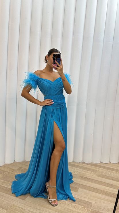 Mavi İp Askılı Omuzları Tüylü Tül Abiye Elbise