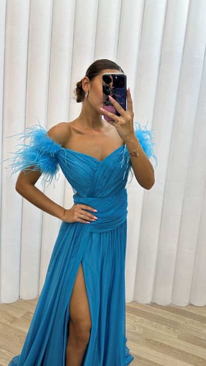 Mavi İp Askılı Omuzları Tüylü Tül Abiye Elbise