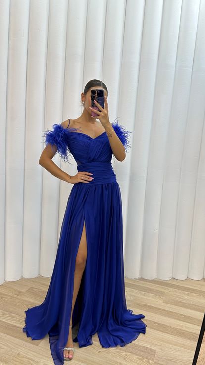 Saks İp Askılı Omuzları Tüylü Tül Abiye Elbise