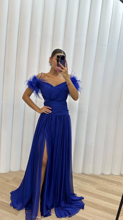 Saks İp Askılı Omuzları Tüylü Tül Abiye Elbise