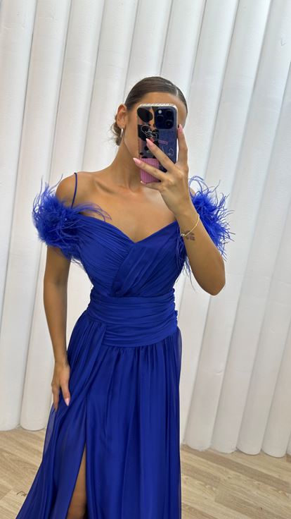 Saks İp Askılı Omuzları Tüylü Tül Abiye Elbise