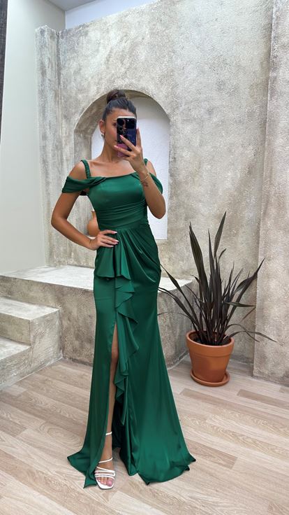 Smeraldo Spalla dettaglio balza abito da sera