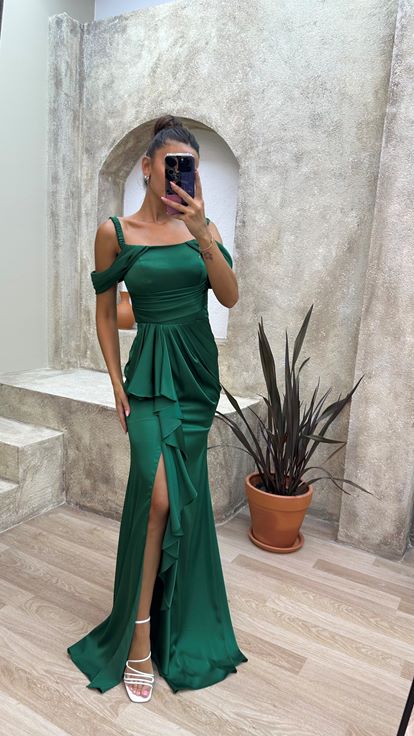 Smeraldo Spalla dettaglio balza abito da sera