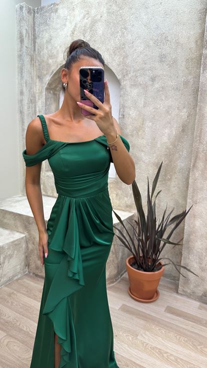 Smeraldo Spalla dettaglio balza abito da sera