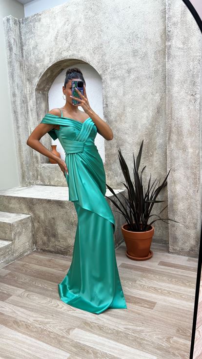 Mint Yeşili İp Askılı Volanlı Saten Abiye Elbise