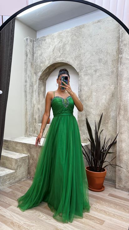 Yeşil İp Askılı Göğüsü İşlemeli Abiye Elbise