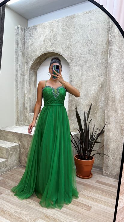 Yeşil İp Askılı Göğüsü İşlemeli Abiye Elbise