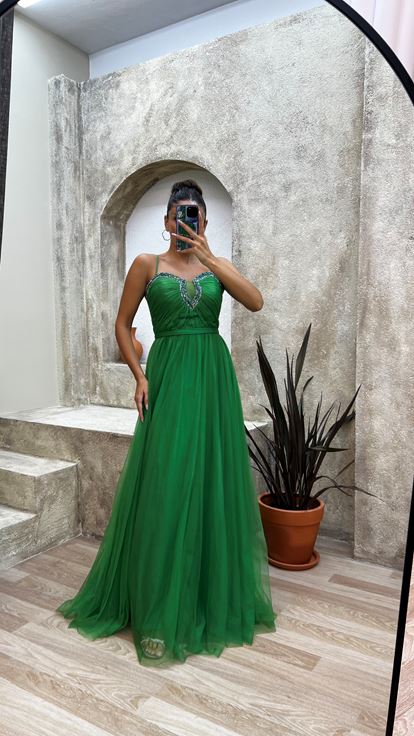 Yeşil İp Askılı Göğüsü İşlemeli Abiye Elbise