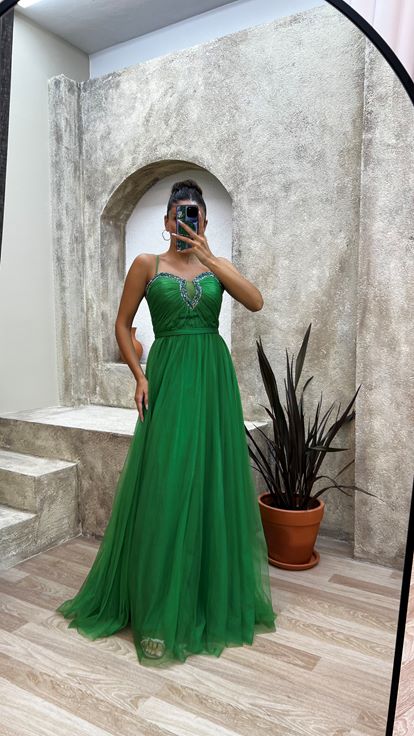 Yeşil İp Askılı Göğüsü İşlemeli Abiye Elbise