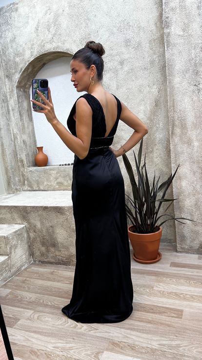 Siyah V Yaka Saten Abiye Elbise