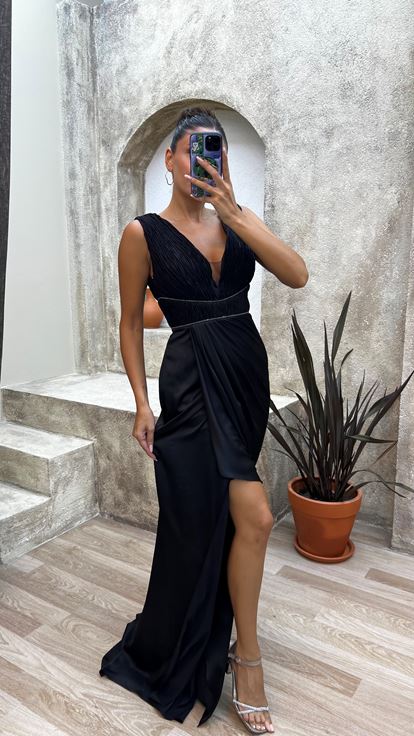 Siyah V Yaka Saten Abiye Elbise