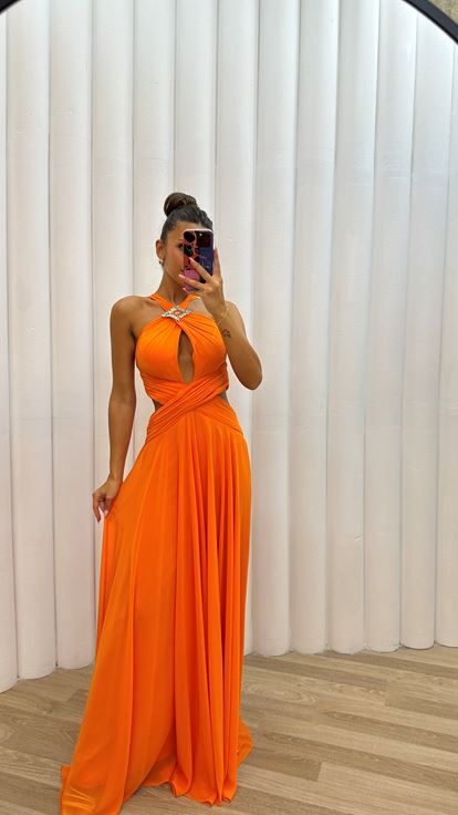 Arancione collo e vita dettaglio spilla abito da sera