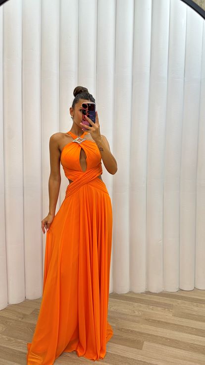 Arancione collo e vita dettaglio spilla abito da sera