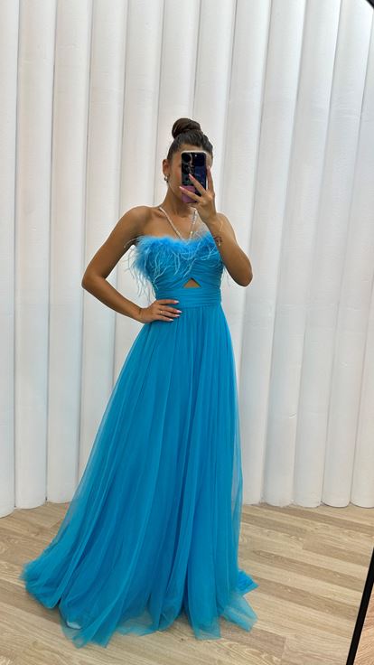 Vestido De Noche De Tul Con Plumas En El Detalle Frontal Con Detalle Cruzado En La Espalda Turquesa
