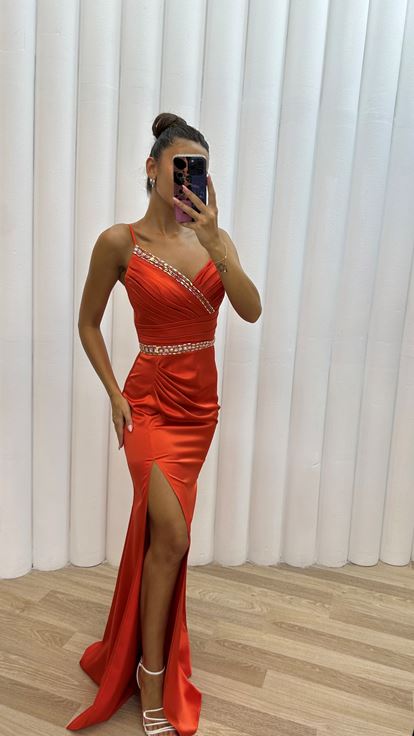 Arancione petto dettaglio ricamato raso abito da sera con spacco