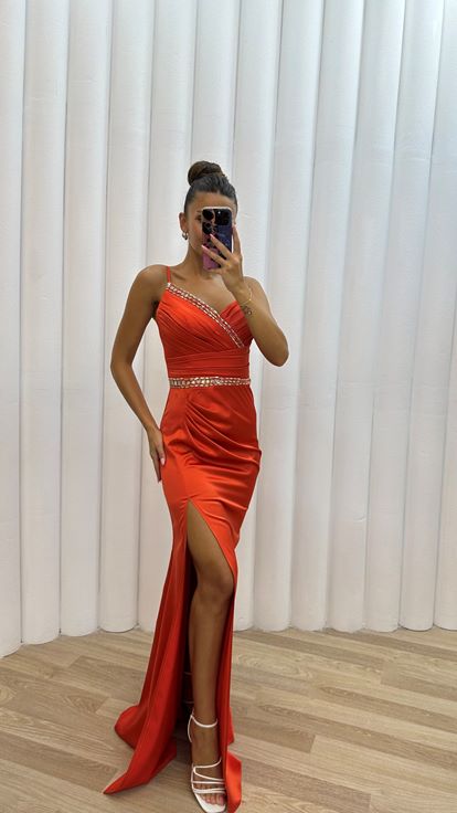 Arancione petto dettaglio ricamato raso abito da sera con spacco