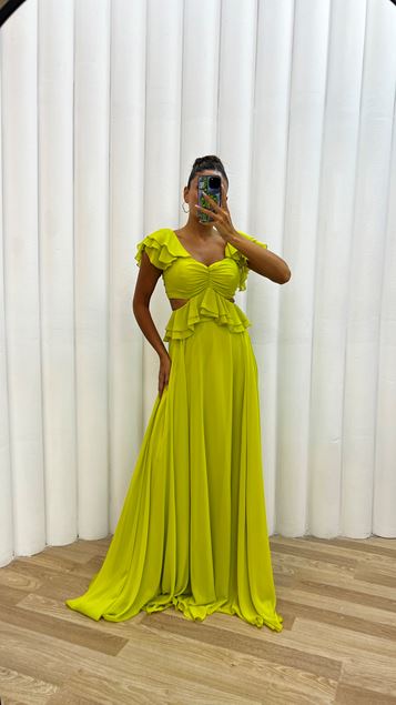 Vestido de noche de gasa con volantes en la cintura amarilla