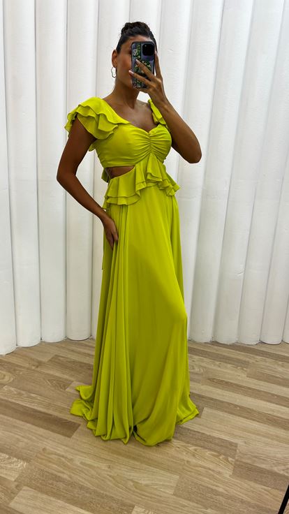 Vestido de noche de gasa con volantes en la cintura amarilla