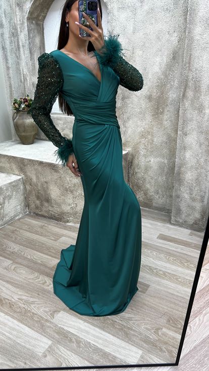 Zümrüt Yeşili V Yaka Kolları Pul Detay Tüylü Abiye Elbise