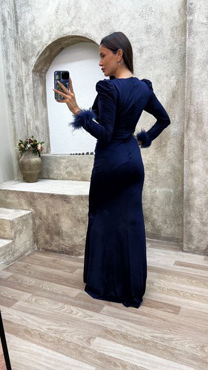 Vestido de noche drapeado con detalle de tul con mangas acolchadas azul marino