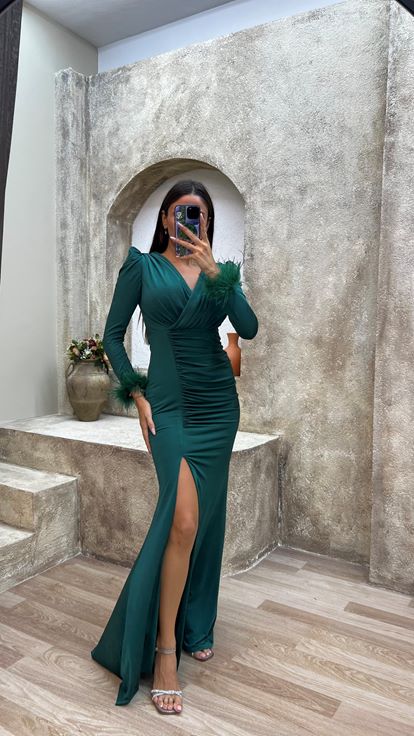 Vestidos de noche drapeados con detalle de plumas con detalle de plumas esmeralda