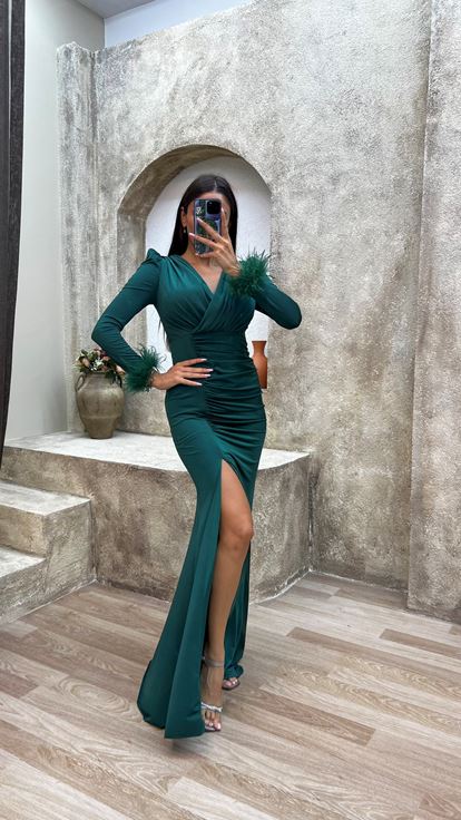 Vestidos de noche drapeados con detalle de plumas con detalle de plumas esmeralda