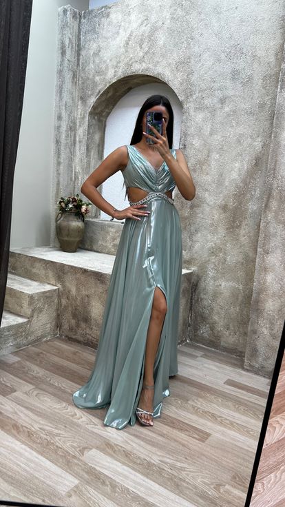 Mint Yeşili Sırt Ve Bel Detay İşlemeli Abiye Elbise