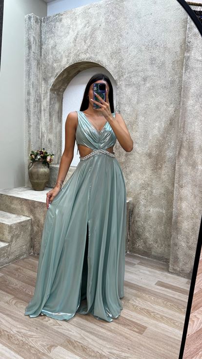 Mint Yeşili Sırt Ve Bel Detay İşlemeli Abiye Elbise