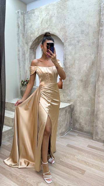 Beige senza spalline drappeggiato maniche dettaglio abito da sera