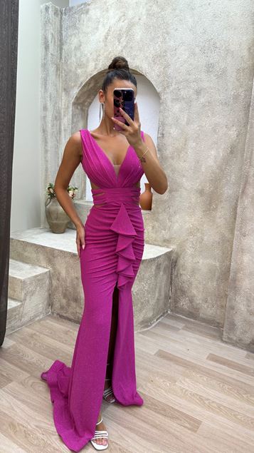 Fuchsiafarbenes Abendkleid mit Volant und V-Ausschnitt an der Taille