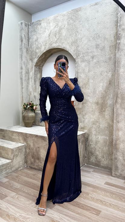 Vestido de noche azul marino con escote en V  hombreras acolchadas y lentejuelas