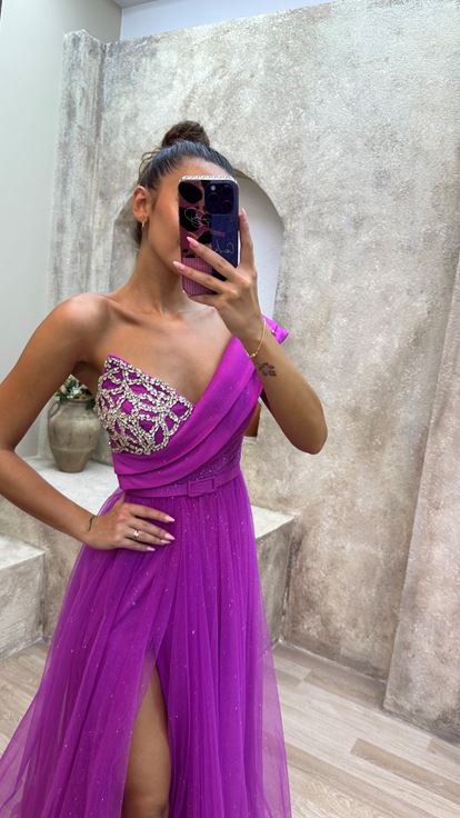 Pembe Tek Omuz Yırtmaçlı İşlemeli Tül Abiye Elbise