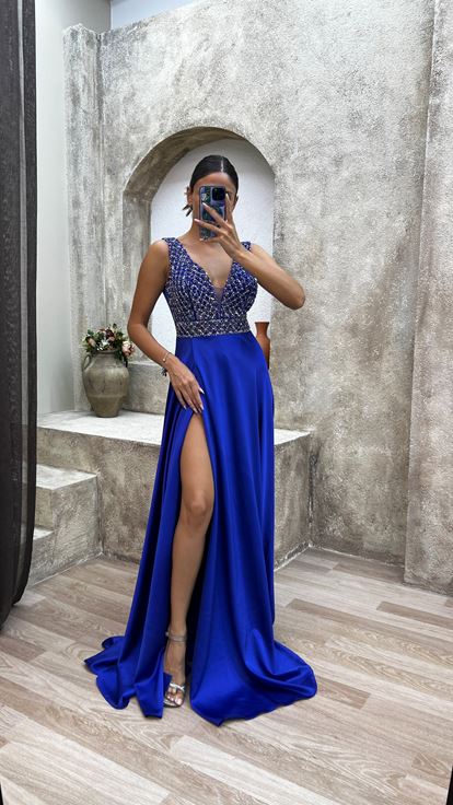 Saks V-Neck Back Detail Chest Embroidered Design Evening Dress