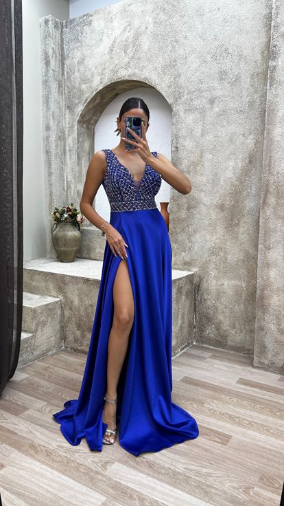 Saks V-Neck Back Detail Chest Embroidered Design Evening Dress