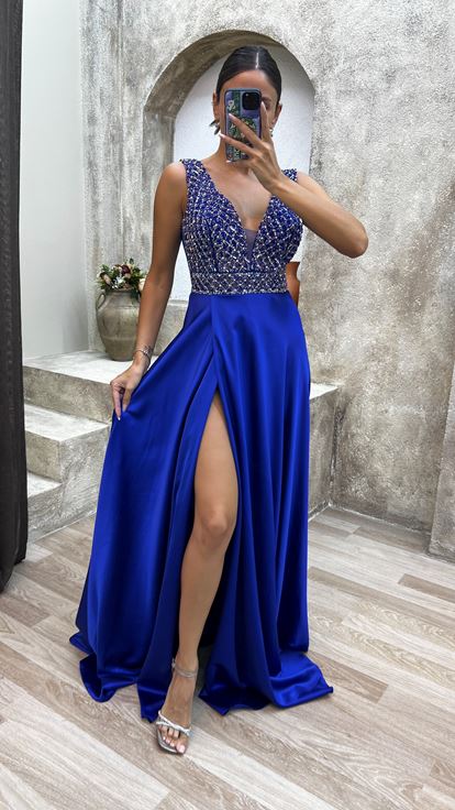 Saks V-Neck Back Detail Chest Embroidered Design Evening Dress