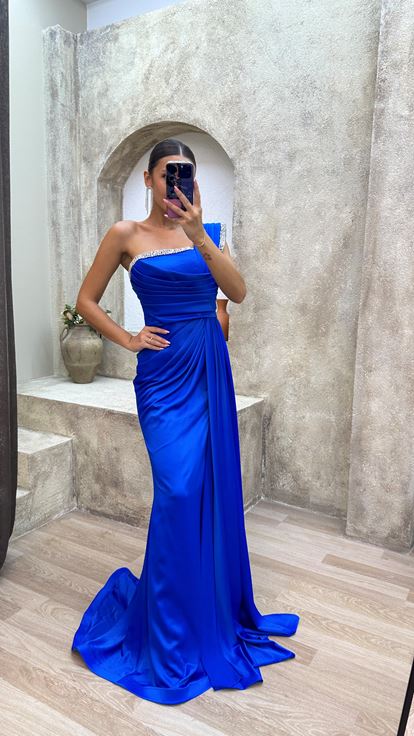 Saks vestido de noche drapeado con abertura de un solo hombro