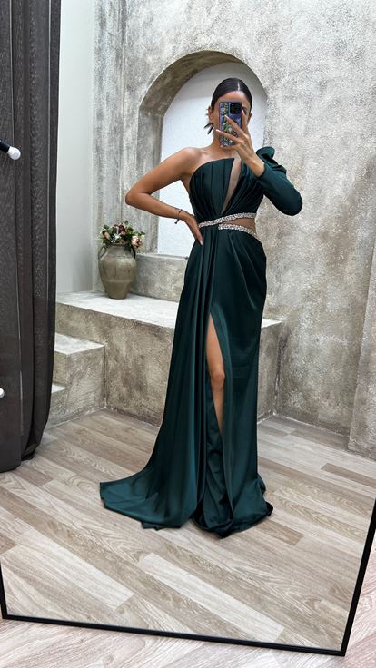 Zümrüt Tek Kol Bel Detay Yırtmaçlı Abiye Elbise