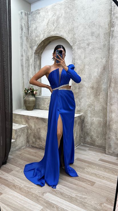 Mavi Tek Kol Bel Detay Yırtmaçlı Abiye Elbise