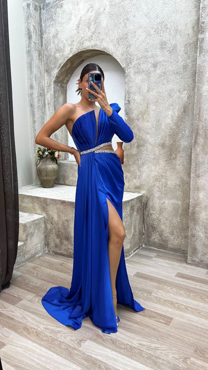 Mavi Tek Kol Bel Detay Yırtmaçlı Abiye Elbise