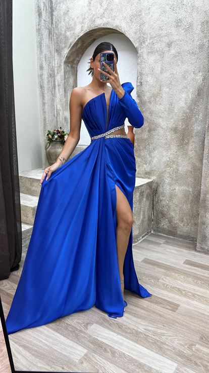 Mavi Tek Kol Bel Detay Yırtmaçlı Abiye Elbise