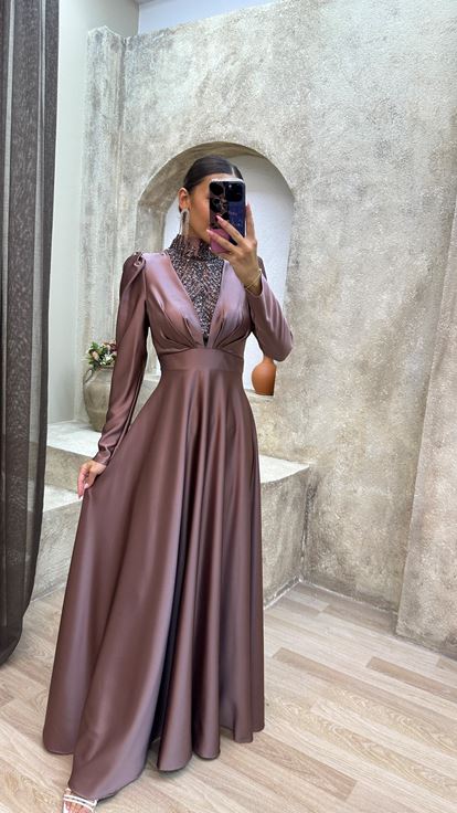 Pudra Göğsü İşlemeli Tesettür Abiye Elbise