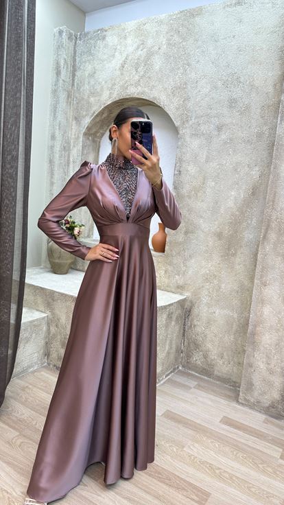 Pudra Göğsü İşlemeli Tesettür Abiye Elbise