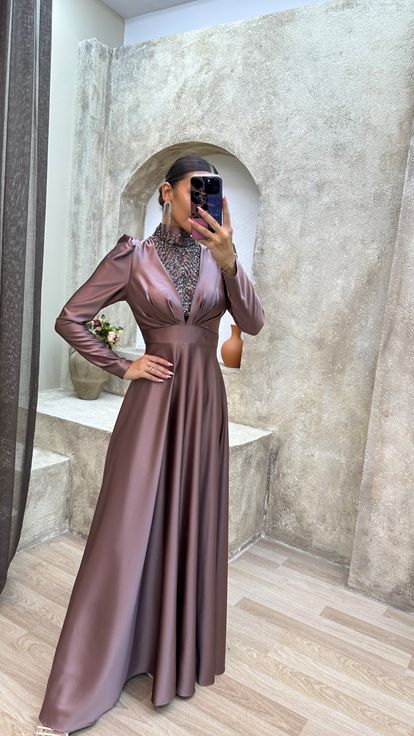 Pudra Göğsü İşlemeli Tesettür Abiye Elbise