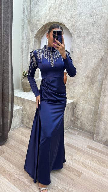 Marineblaues, besticktes Hijab-Abendkleid aus Satin