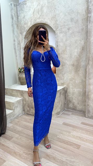 Saks Abendkleid aus Spitze mit Herzausschnitt