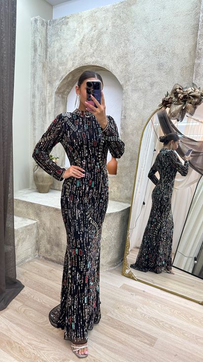 فستان سهرة أسود مزين