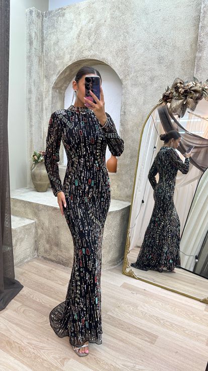 فستان سهرة أسود مزين