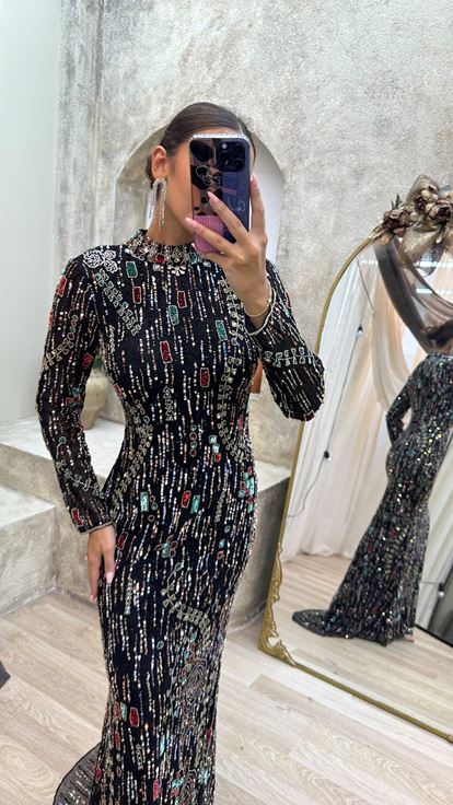 فستان سهرة أسود مزين
