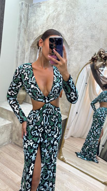 Vestido bordado personalizado con detalle de cintura con escote en V verde