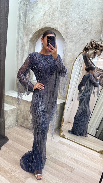 فستان أسود مطرز حسب الطلب